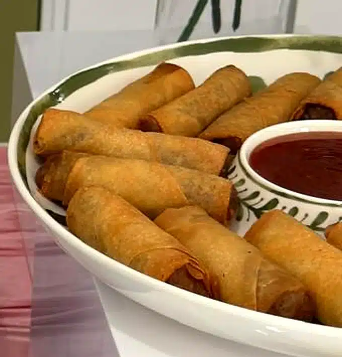 Crispy spring rolls with sweet chilli dipping sauce
